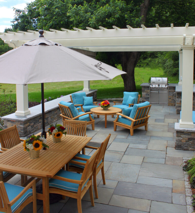 How to Create the Ultimate Outdoor Kitchen with Natural Stone Veneer and Countertops